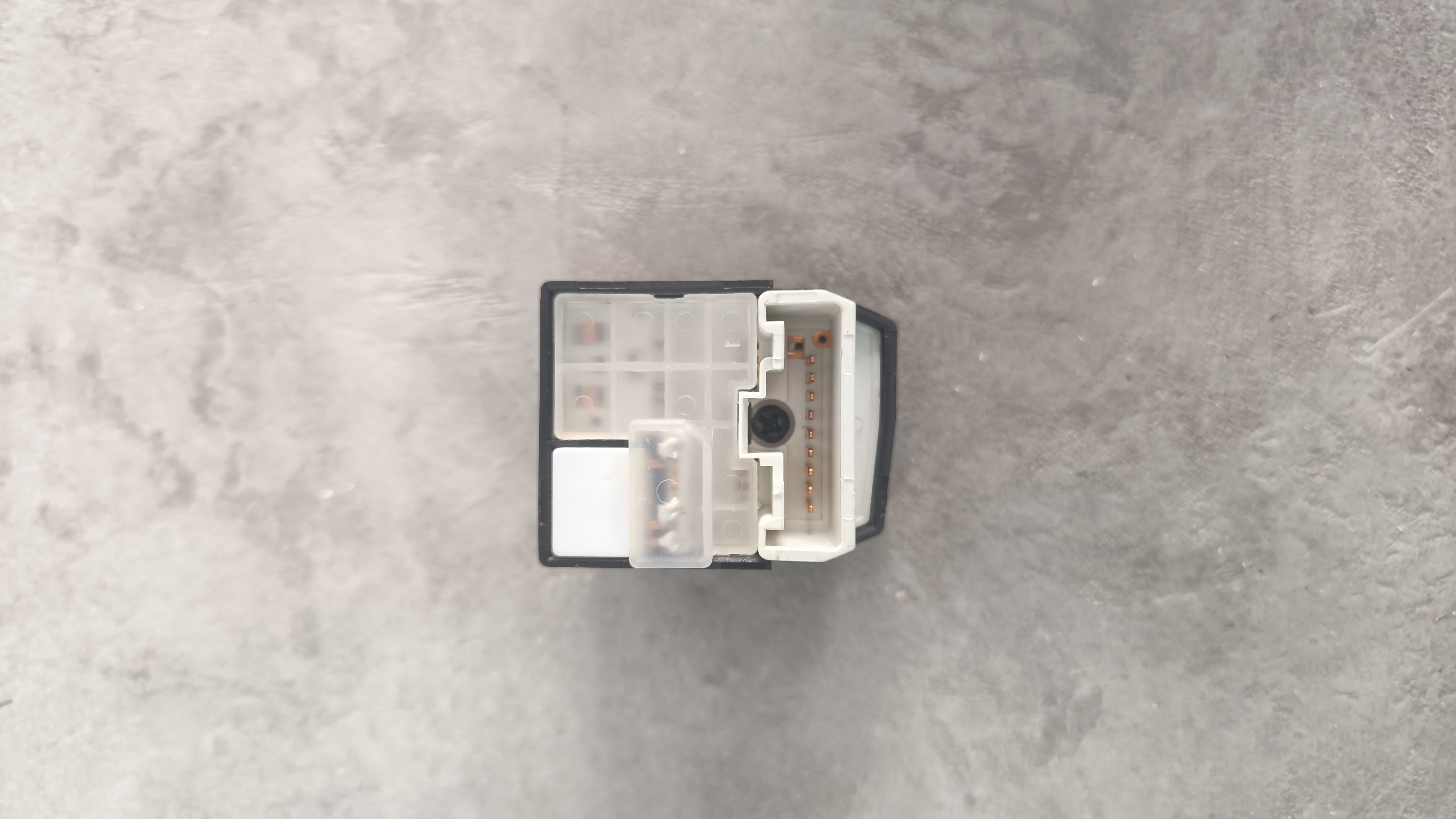 کلید تنظیم و تاشو آینه برقی خودرو شاهین اصلی